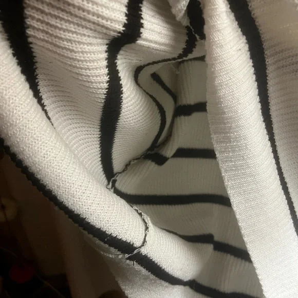 🖤Striped Knit Sweater Vest🖤 - Picture 4 of 4